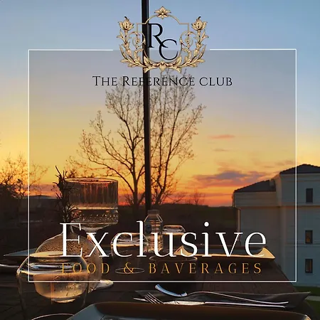 Lodge The Reference Club Restaurant & *