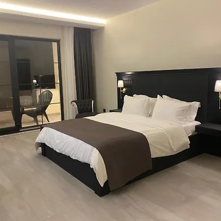 The Reference Club Restaurant & *