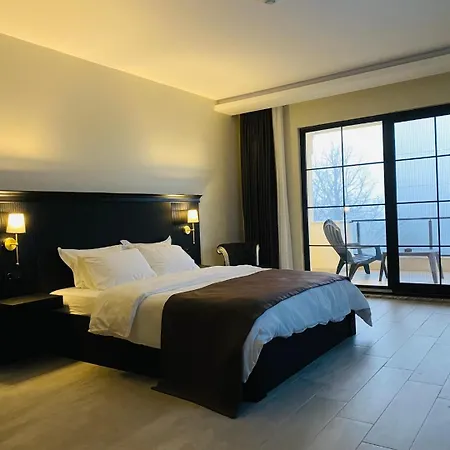 The Reference Club Restaurant & *