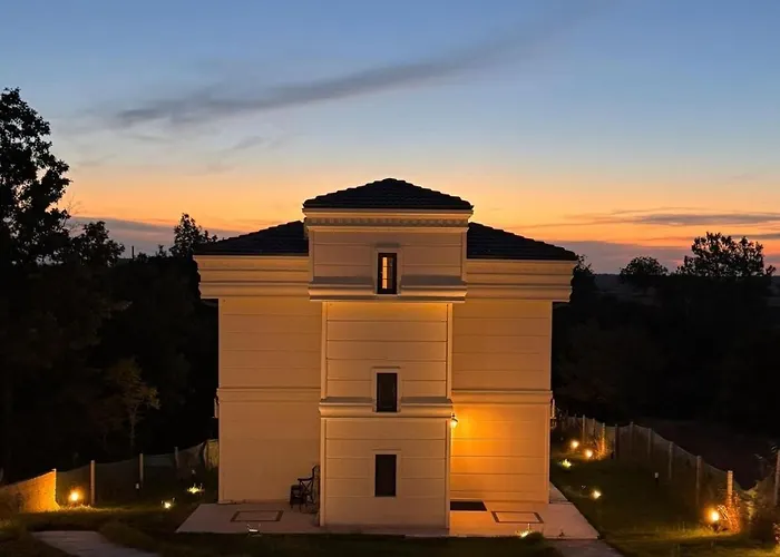 Lodge The Reference Club Restaurant &